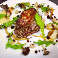 Les Inséparables Dentro