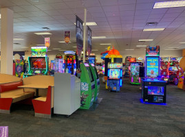 Chuck E. Cheese food