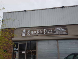 Shack N'pizz outside