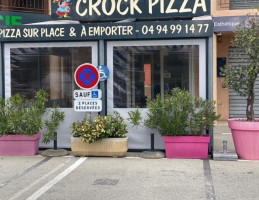 Crock Pizza outside