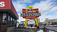 Deluxe Hamburgers outside