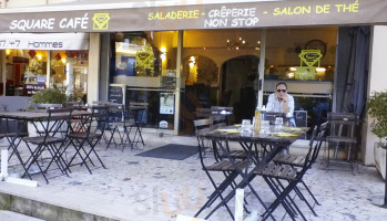 Le Square Cafe inside