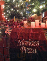 Mackie's Pizza food
