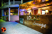 Lolas Lounge outside