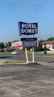 Royal Donut outside