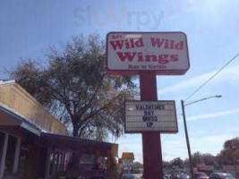 RJ's Wild Wild Wings  outside