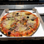 Pizzas Du Golfe food
