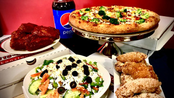 Konstantinos Pizza and Wings food