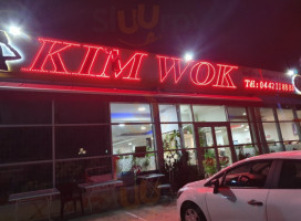 Kim Wok outside