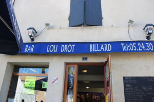 Cafe Lou Drot outside