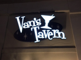 Van's Tavern food