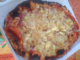 La Pizza Au Feu De Bois food
