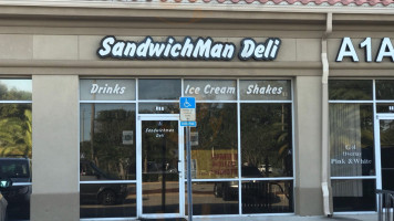 Sandwichman Deli outside