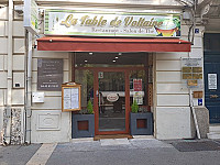 La Table De Voltaire outside
