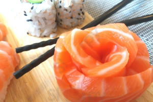 Sushi Nakama food