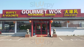 Gourmet Wok outside
