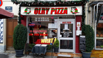 Olry Pizza inside