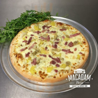 Macadam Pizza food