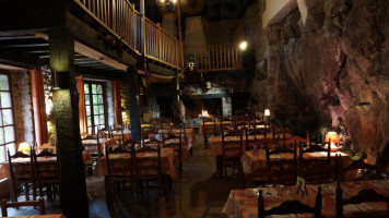 Auberge De Retourtour inside