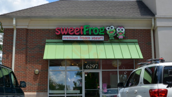 Clemmons Sweetfrog outside