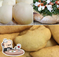 Pizzeria Strapizzati Sotto I Portici food