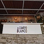 El Cuarto Blanco inside