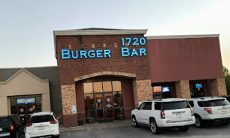 1720 Burger outside
