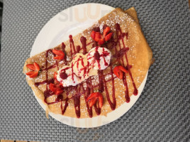 Daily's Crepes food