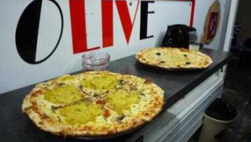 Pizz'Olive food