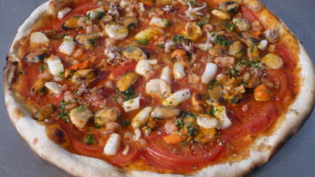 Pizza-Braises food