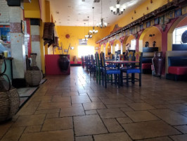 Los Roberto's Mexican Restaurant inside