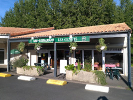 Bar-restaurant Les Genets outside