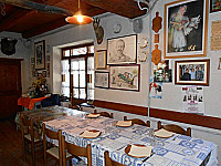 Rifugio Serafin Di Charrier inside