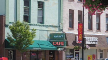 Harrys Cafe outside