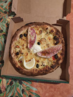 Gusto Pizza food