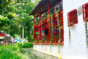 La Fonda Del Pueblo outside