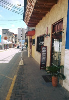 Cafe D'Mundo outside