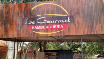 Le Gourmet Hamburgueria outside