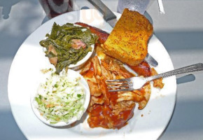 Zeke's Smokehouse Bbq food