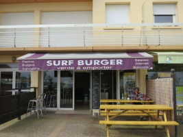 Surf Burger inside