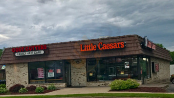 Little Caesars Pizza outside