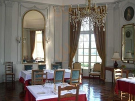 Le Du Chateau inside