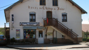Restaurant - Le Champ De Foire outside