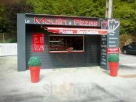 Le Moulin à Pizzas outside