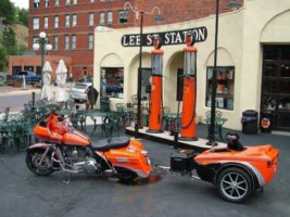 Lee Street Station Cafe outside