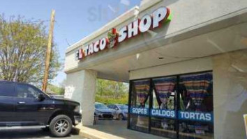 El Taco Shop outside