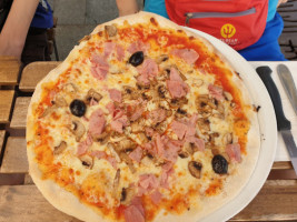 Pizza Tropezienne food