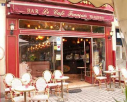 Le Café Français inside