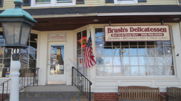 Brush's Deli outside