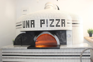 Una Pizza Di Napoli inside